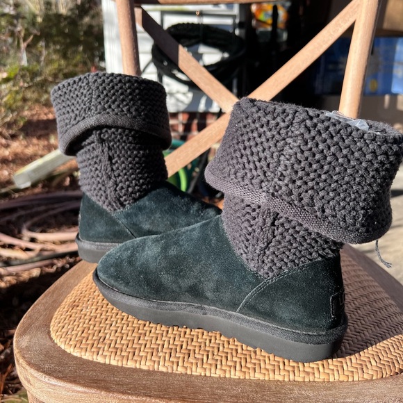 UGG Women's Shaina Ankle Boot - Picture 4 of 9